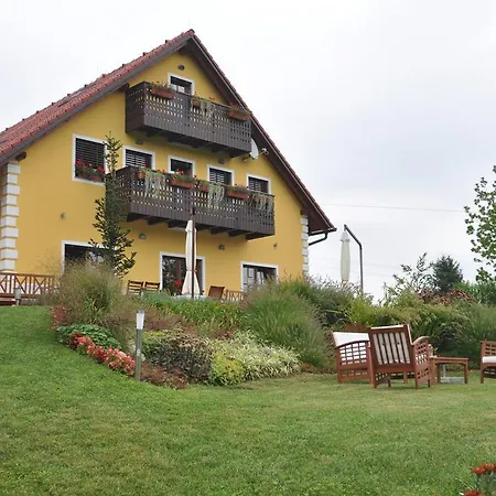 Vandrerhjem Strug Makole