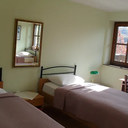 Vandrerhjem Strug Makole